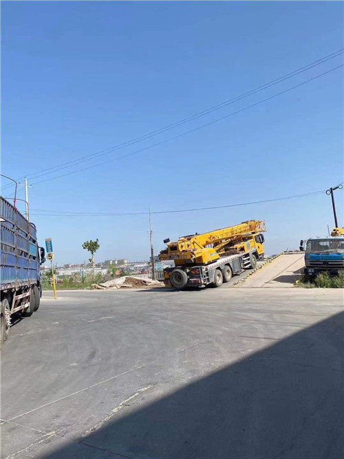 江陵县25吨吊车的租赁价格大概是多少？