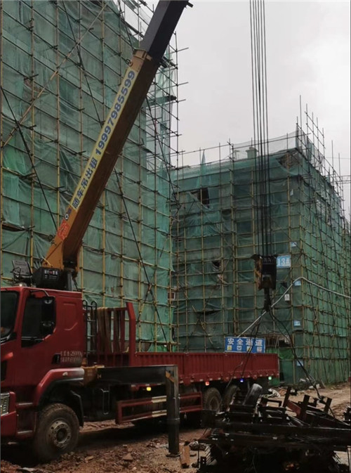 江陵县“慢工细活”—— 吊车的 “微动控制” 技术